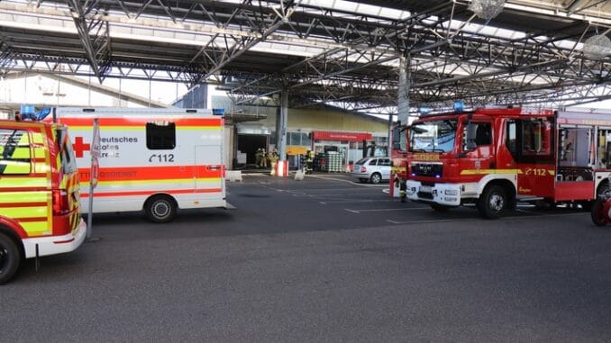 FW VG Asbach: Stapler brennt in Getränkemarkt