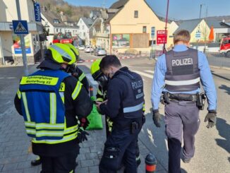 FW VG Westerburg: Chemischer Geruch aus Mehrfamilienhaus gemeldet - Feuerwehren im Einsatz