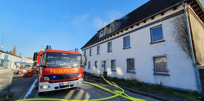 FW-Velbert: Arbeitsreicher Tag für die Feuerwehr Velbert