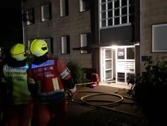 FW-Velbert: Feuerwehr Velbert bekämpft zwei nächtliche Brände