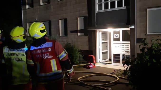 FW-Velbert: Feuerwehr Velbert bekämpft zwei nächtliche Brände