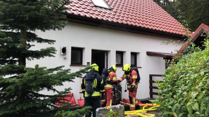FW-Velbert: Starke Verrauchung in Wohnhaus