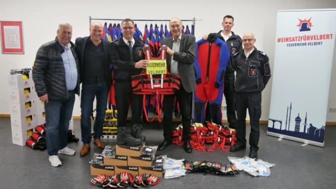 FW-Velbert: Strömungsrettung für fließende Gewässer: Neue Ausrüstung für die Feuerwehr Velbert