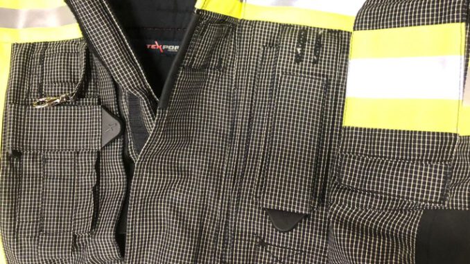 FW-WRN: Besserer Schutz für die Feuerwehr - Offizielle Übergabe der neuen Einsatzbekleidung
