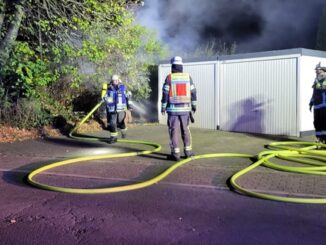 FW-WRN: FEUER_2 - LZ1 - vermutlich Garagenbrand