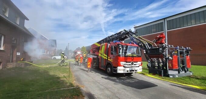 FW-WRN: FEUER_3 - LZ1 - LZ3 - Brennt Haus