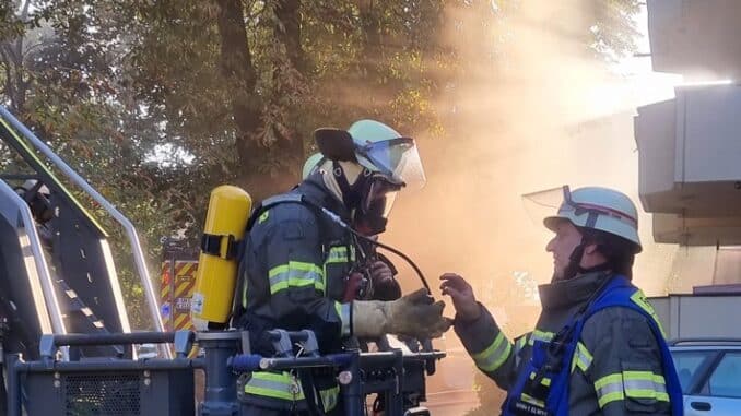 FW-WRN: FEUER_3 - LZ1 - unklare Rauchentwicklung aus einem Gebäude