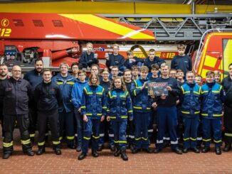 FW-WRN: Geschenkeübergabe der Jugendgruppe des THW OV Werne an die Jugendfeuerwehr Werne