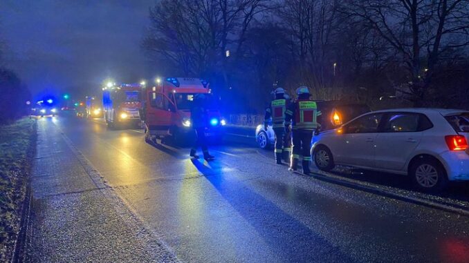 FW-WRN: Verkehrsunfall auf der Nordlippestraße