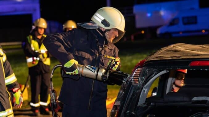 FW Wachtberg: Großübung der Feuerwehr Wachtberg am Fraunhofer Institut in Werthhoven