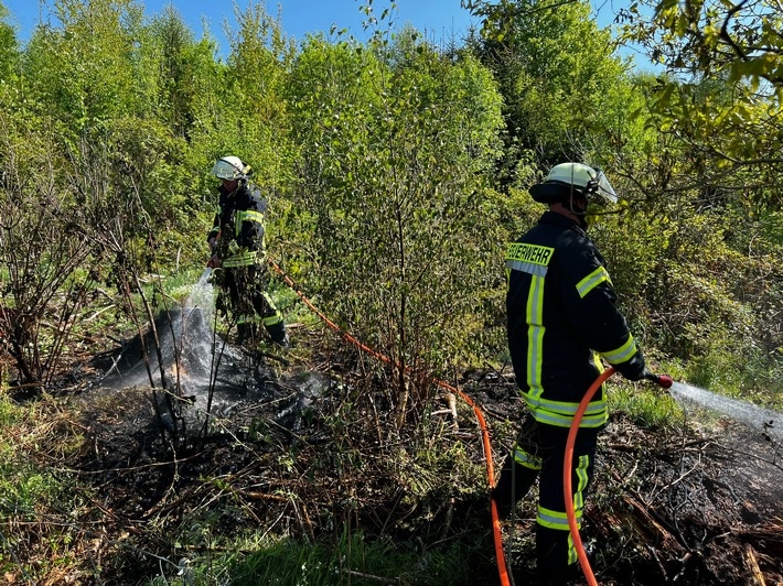 FW Wenden: Erneuter Wald- und Vegetationsbrand durch Fahrlässigkeit