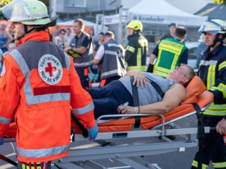 FW Wenden: Rettungskräfte üben Ernstfall auf Wendener Kirmes