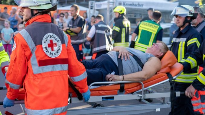 FW Wenden: Rettungskräfte üben Ernstfall auf Wendener Kirmes