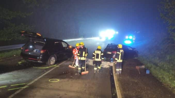 FW Wipperfürth: Einsatz | Öl und Benzin nach Verkehrsunfall [TH1]