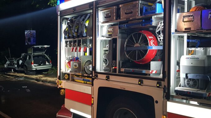 FW Witten: Verkehrsunfall in Heven, drei Menschen schwer verletzt.