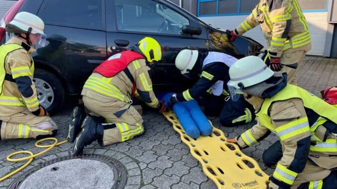 FW Xanten: 30 frisch ausgebildete Einsatzkräfte für die Feuerwehren Alpen, Sonsbeck und Xanten