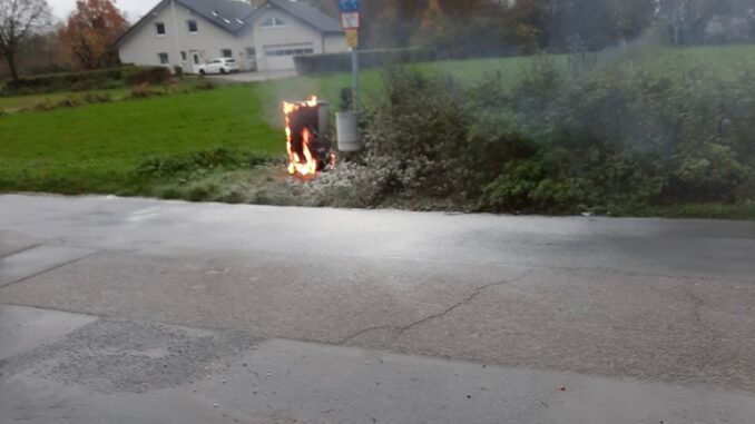 FW Xanten: Brand einer Anschlusssäule