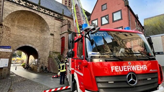 FW Xanten: Erfolgreiche Ausbildung zum Drehleitermaschinisten