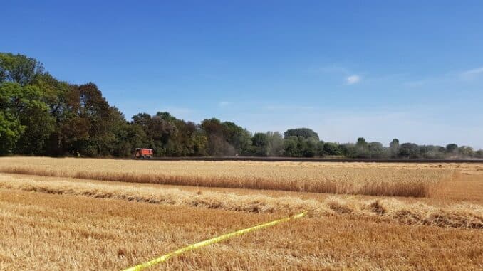 FW Xanten: Feldbrand zwischen Wardt und Vynen