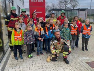 FW Xanten: Kinderfeuerwehr zu Gast bei der Firma ELTEN in Uedem