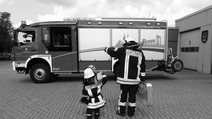 FW Xanten: Spendenübergabe der Kinderfeuerwehr