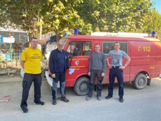 FW Xanten: Spendenübergabe durch den Löschzug Xanten-Mitte