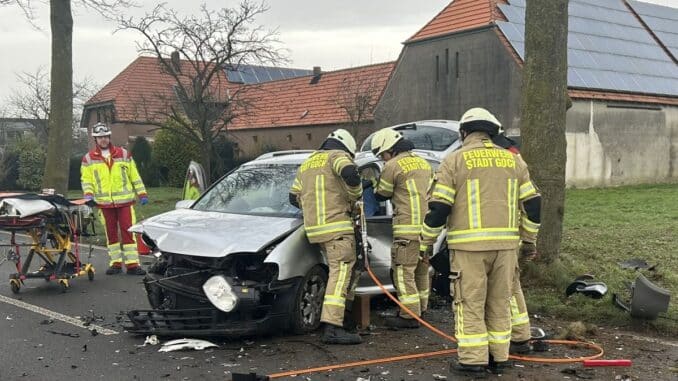 Feuerwehr Goch: Verkehrsunfall in Nierswalde und Rauchentwicklung in Pfalzdorf