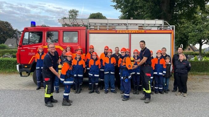 Feuerwehr Kalkar: Atemschutzattrappen für die Jugendfeuerwehr Kalkar