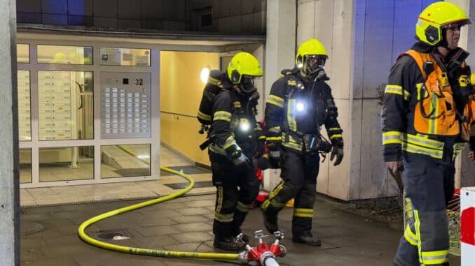 Feuerwehr MTK: Küchenbrand in Hattersheim schnell gelöscht - Ein Verletzter