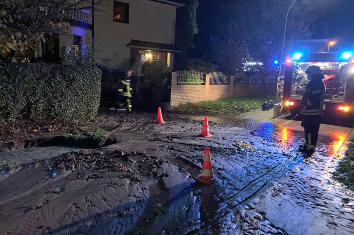 FF Goch: Wasserrohrbruch in der Gocher Innenstadt (Mit Bildmaterial)