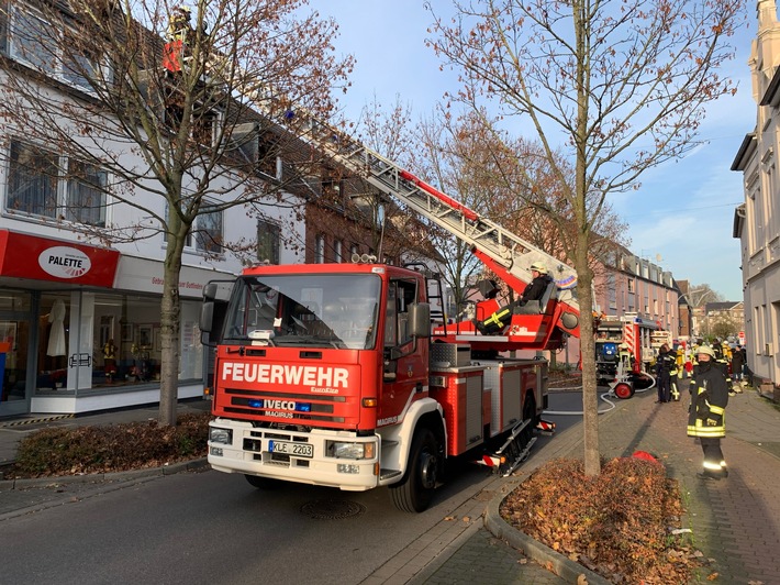 FF Goch: Wohnungsbrand: Menschenrettung über Drehleiter (Mit Bildmaterial)