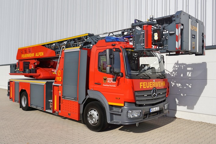 FW Alpen: Feuer, Person in Gefahr