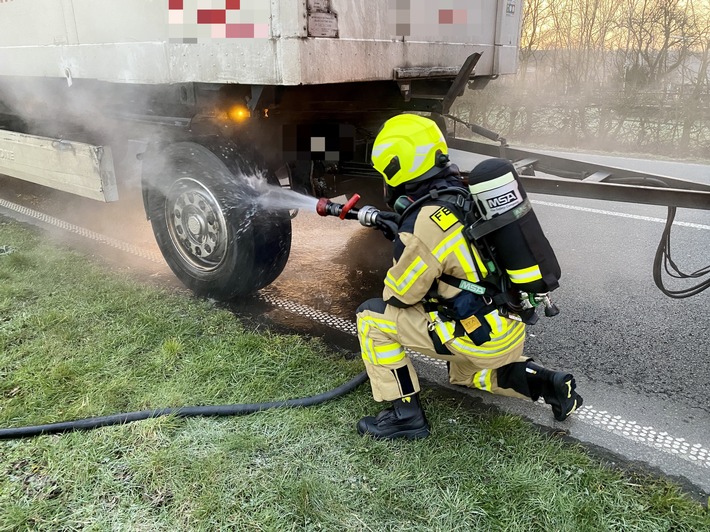 FW Alpen: Technischer Defekt an Gefahrgut-Lkw