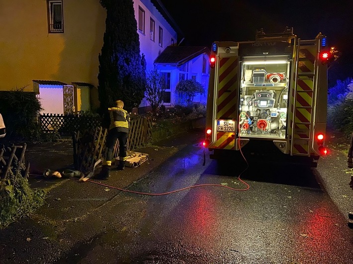 FW Bad Honnef: Starke Gewitter sorgen für vollgelaufene Keller