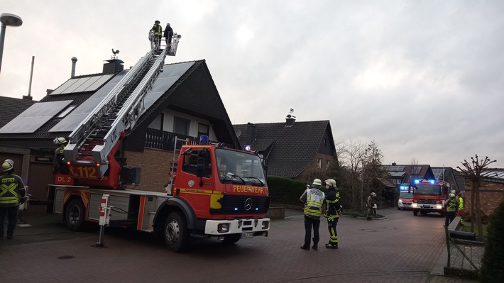 FW Bocholt: Feuerwehr löscht Kaminbrand in Biemenhorst