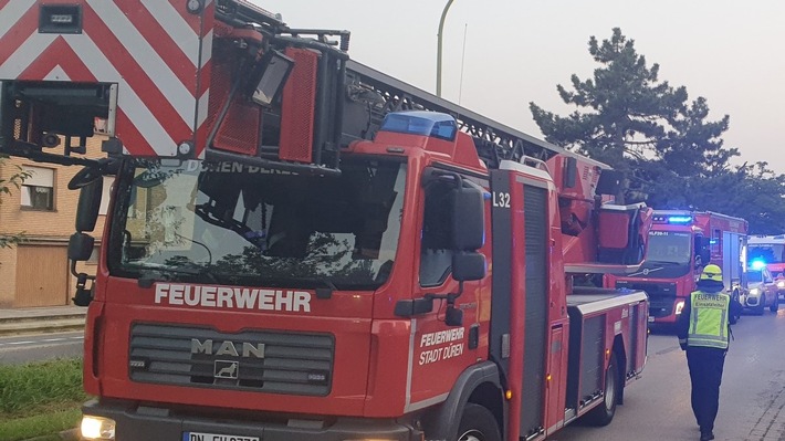 FW Düren: Bewohner mit Rauchgasvergiftung ins Krankenhaus