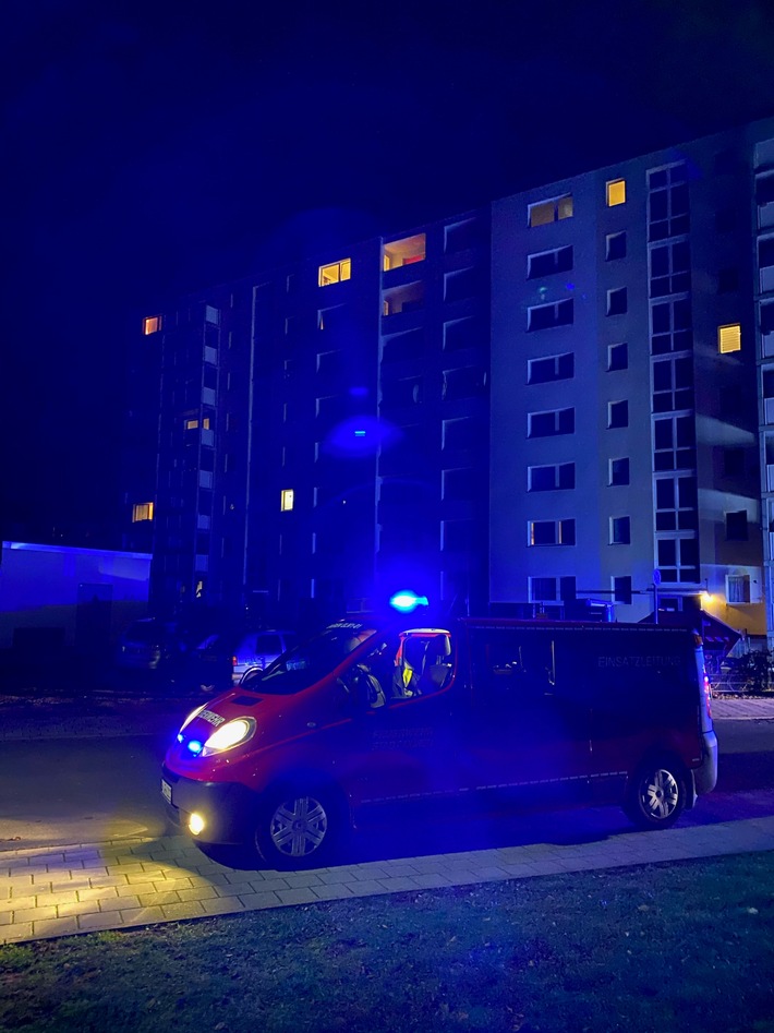 FW Düren: Ereignisreiche Nacht - Mehrere teils aufwendige Einsätze forderten die Feuerwehr Düren