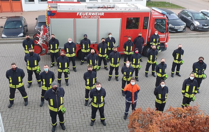 FW Düren: Erste Stufe der Grundausbildung erfolgreich beendet / 27 ehrenamtliche Einsatzkräfte für die Feuerwehr Düren ausgebildet