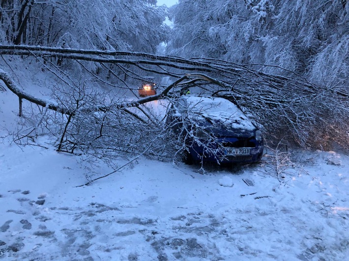 FW-EN: Kaminbrand, Ölspur und zahlreiche schneebedingt Einsätze