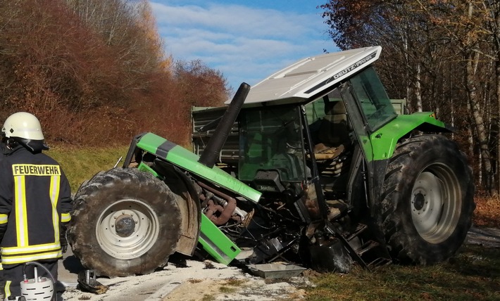 FW Eigeltingen: Feuerwehreinsatz wegen Verkehrsunfall mit Traktor