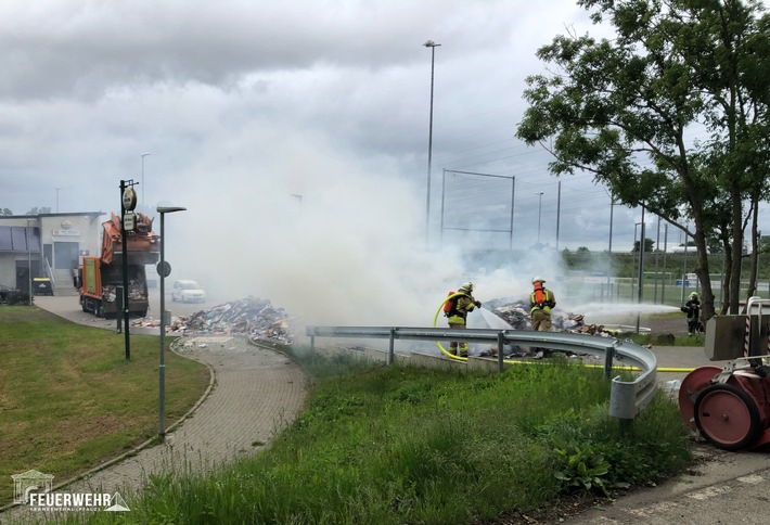 FW Frankenthal: Glimpflicher Ausgang bei Müllfahrzeugbrand