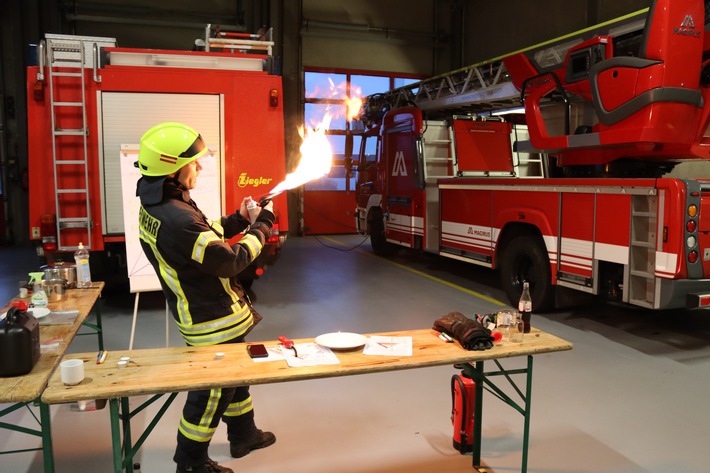 FW Gangelt: Feuer und Flamme für die Jugendfeuerwehr