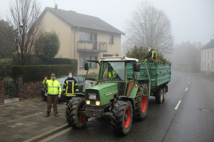 FW Gangelt: Rund 2000 Weihnachtsbäume eingesammelt