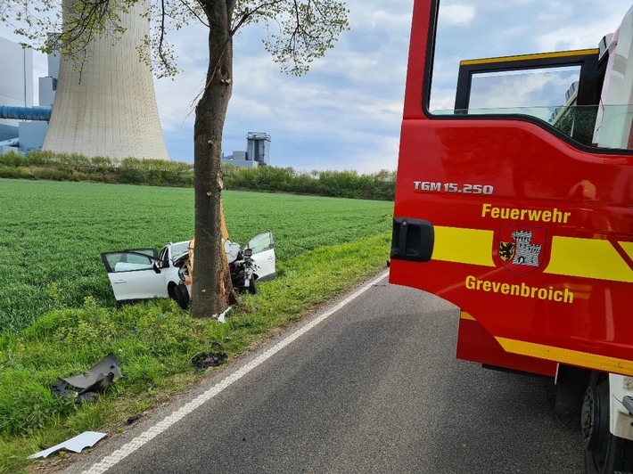FW Grevenbroich: +++ Erstmeldung +++ Zwei verletzte Personen bei Verkehrsunfällen in Grevenbroich