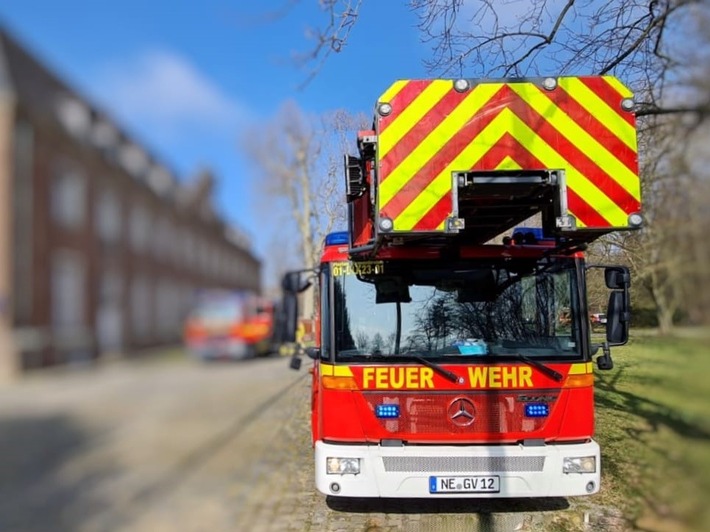 FW Grevenbroich: Zimmerbrand im Kloster Langwaden / Rauchmelder verhindert großen Schaden