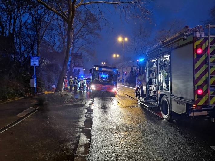 FW-HF: Fußgängerin verstirbt bei Unfall mit Bus (FOTO)
