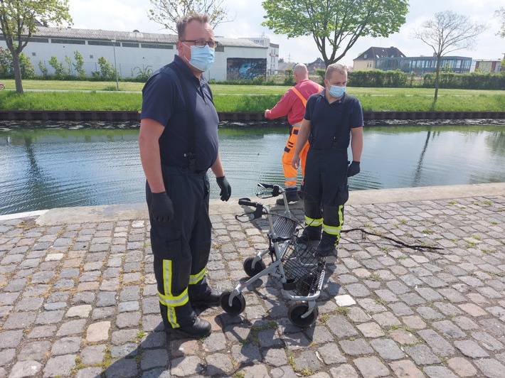 FW-KLE: 80-jährige aus Spoykanal gerettet