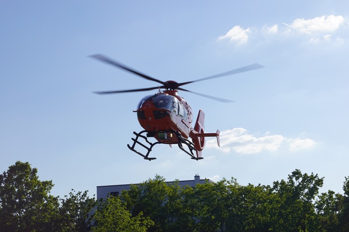 FW-KLE: Feuerwehr unterstützt bei Hubschrauberlandung