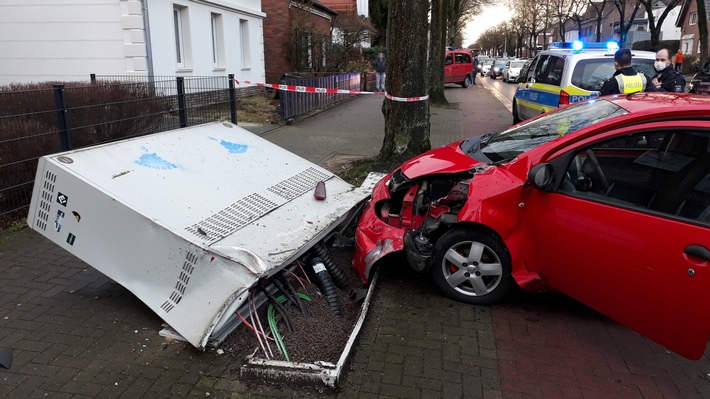 FW-KLE: Verkehrsunfall auf der Hoffmannallee