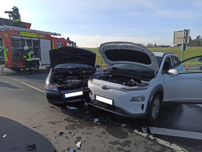 FW-KLE: Verkehrsunfall mit Elektrofahrzeug: Fahrerin wurde verletzt